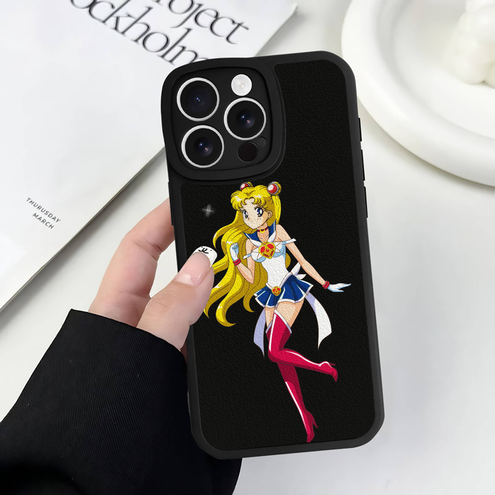 （画像用） 美少女戦士セーラームーン 月野 うさぎ つきの うさぎ Sailor Moon Tsukino Usagi 【iPhone 16シリーズ対応】シリコンスマホケース（レザー調） 材質：シリコン